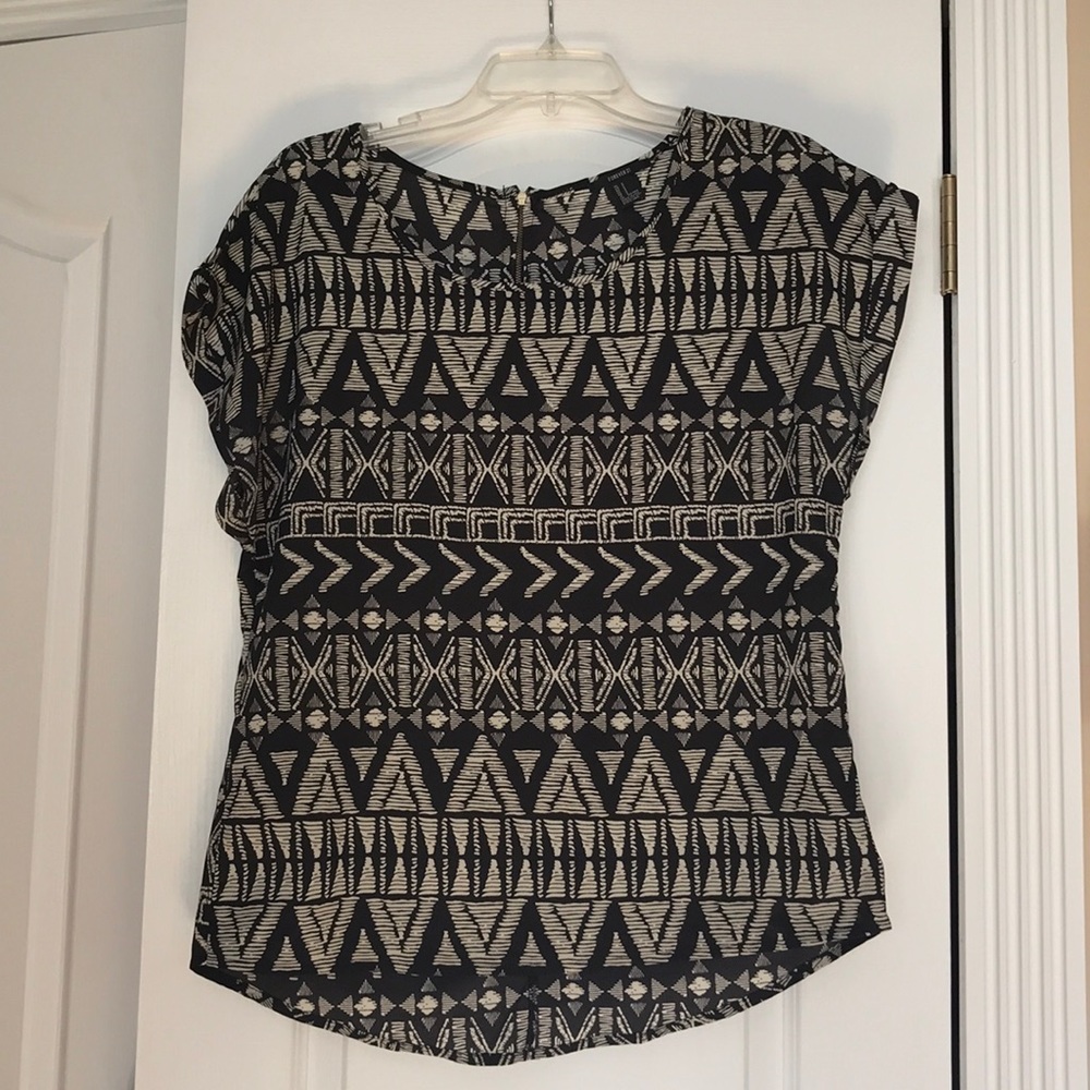 Forever 21 Aztec Patterned Top Size S
